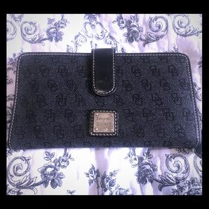 Gorgeous Dooney & Bourke Wallet!! 100% Authentic!!